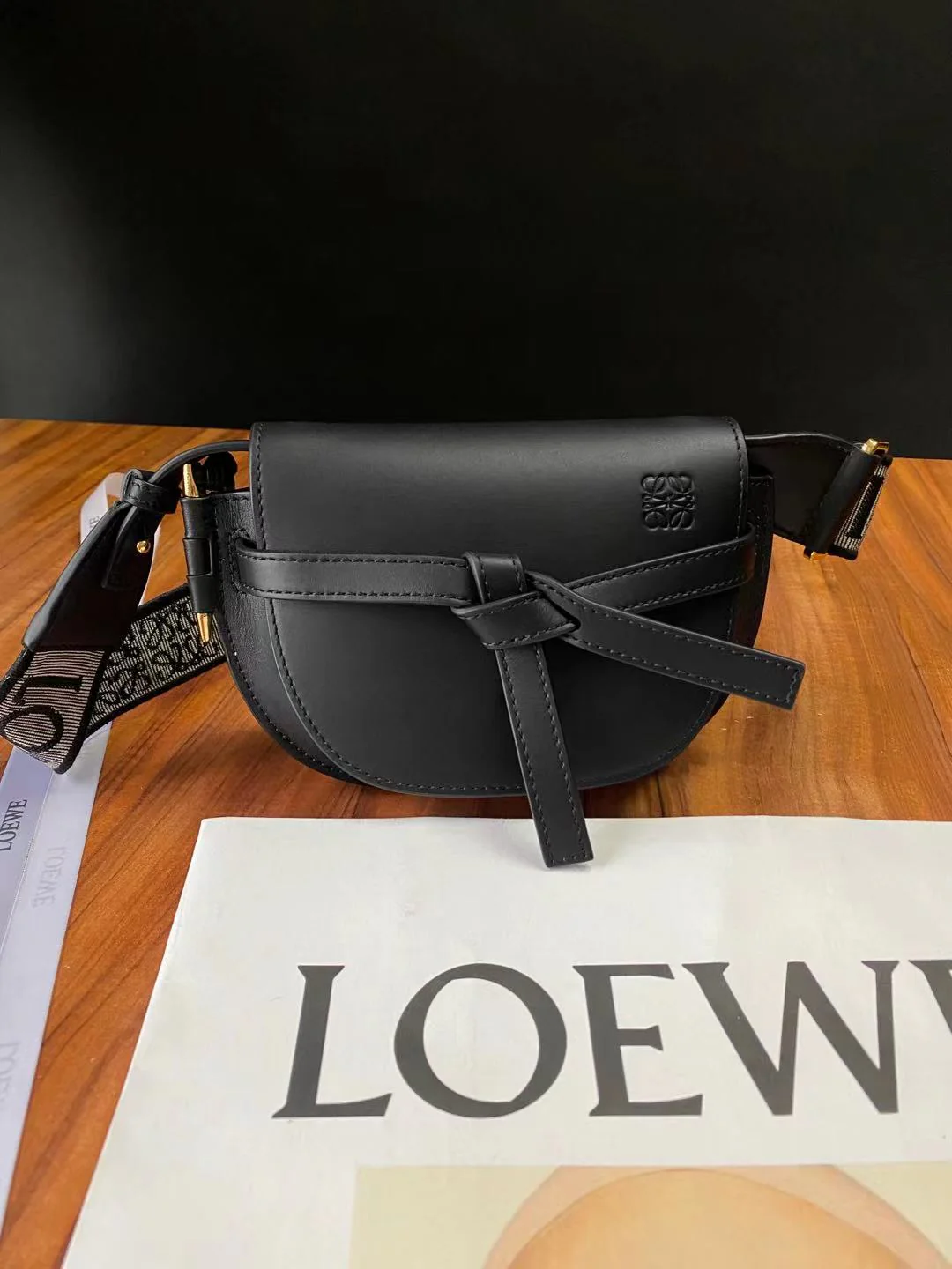 Сумка-седло Loewe-gate Letter с широким плечевым ремнем - мини - 1