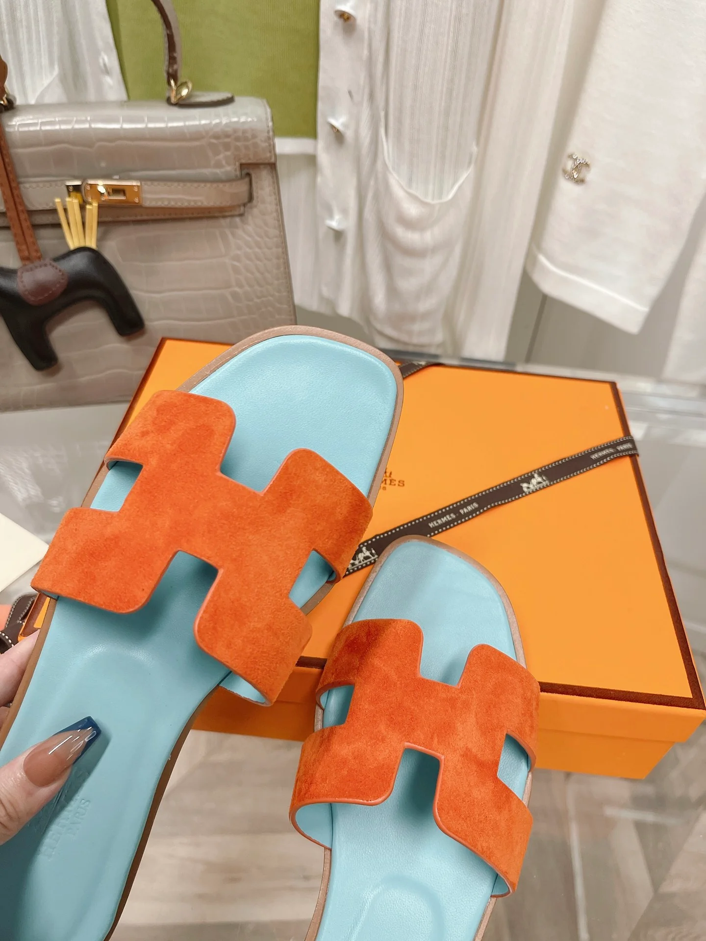 Новинка 2022 года от Hermes - Итальянские тапочки из оленьих рогов - Оранжево-синие