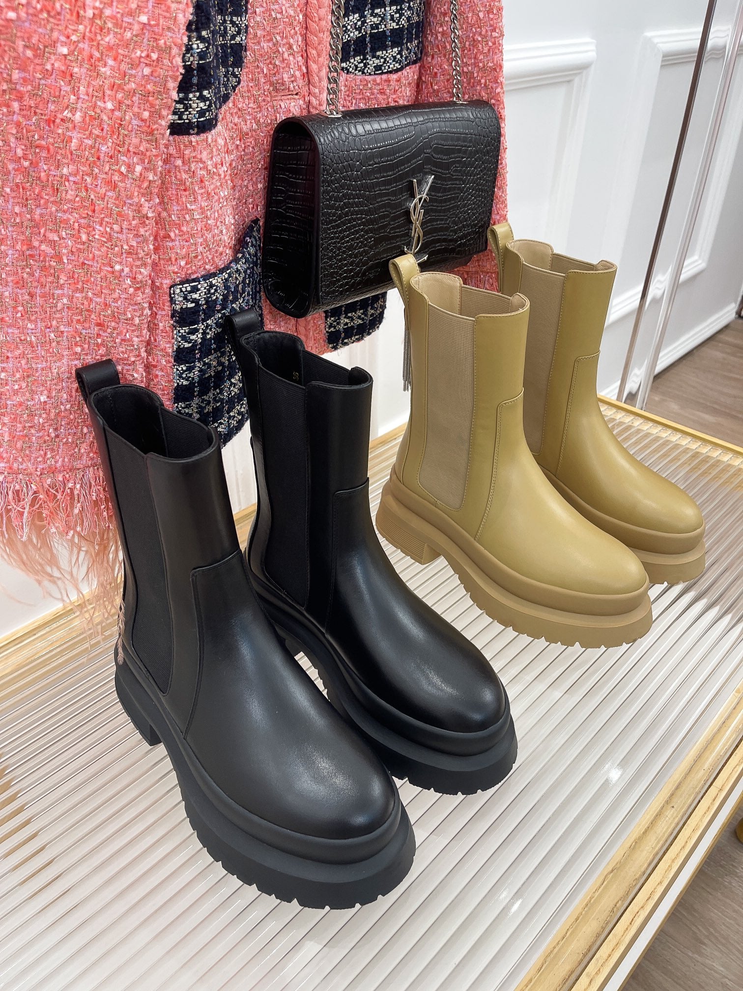 Новинка сезона осень/зима 2022 от Valentino - ботильоны.