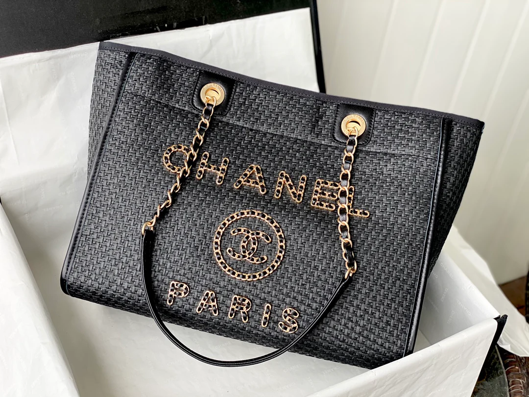 Соломенная пляжная сумка Chanel - Черная - Средний размер