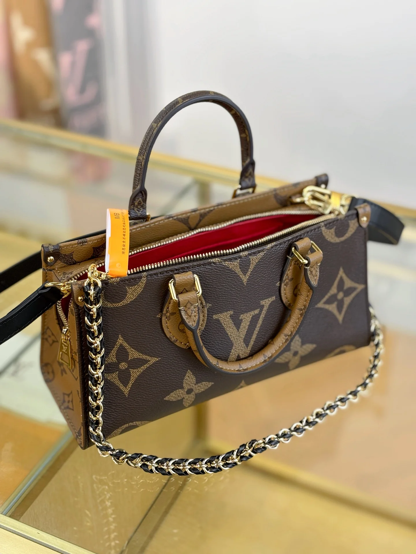 LV-mb163c-onthego-east-west-chain-handbag-classic monogram