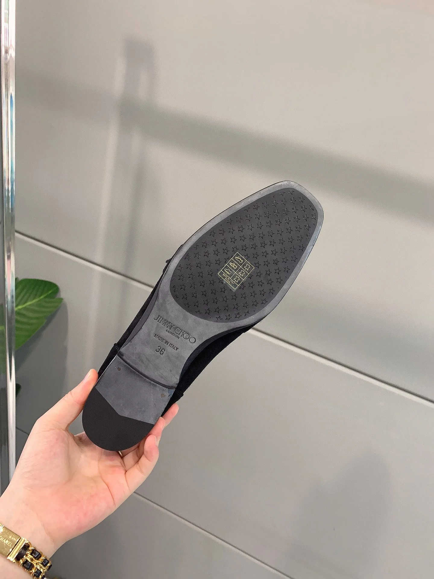 Лоферы Jimmy с пряжкой и стразами