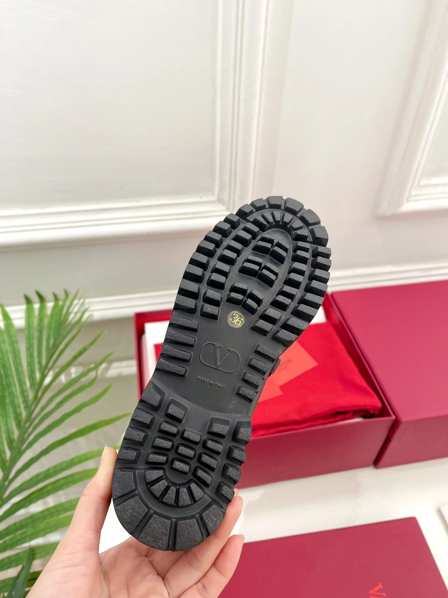 Новые поступления коллекции Valentino весна/лето 2023 - Лоферы - 3 см