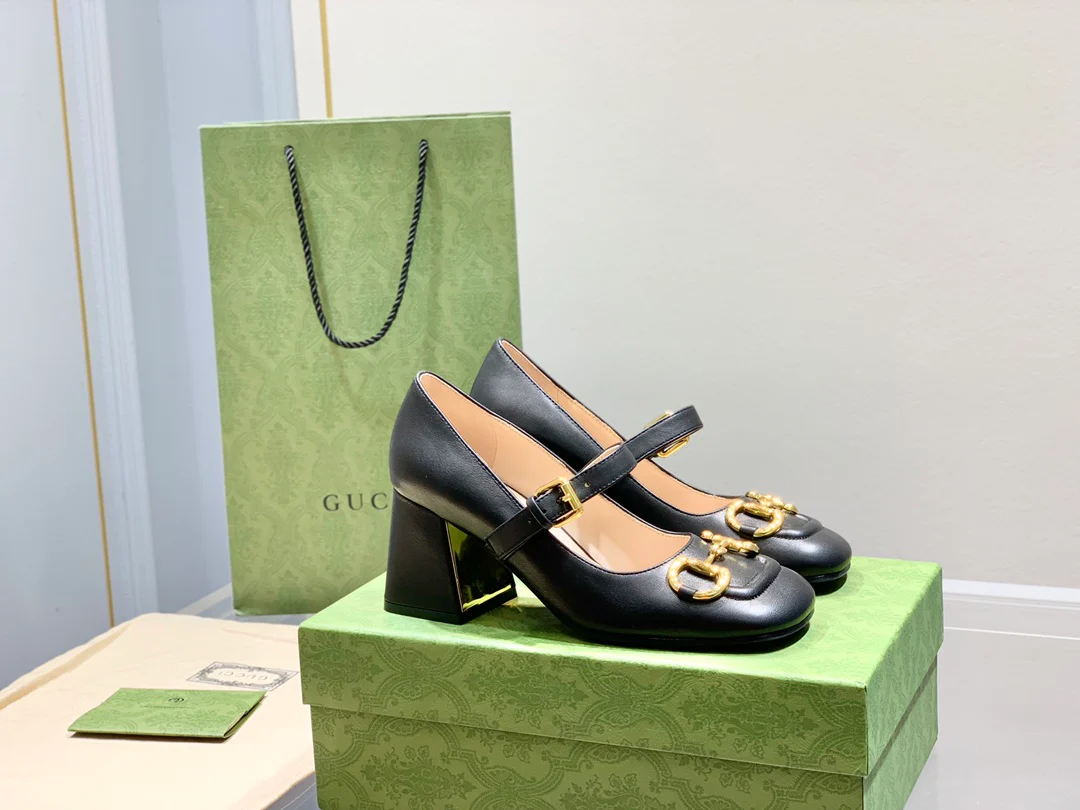 Новинка весны 2022 года от Gucci - туфли на высоком каблуке 