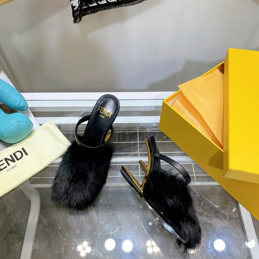 Fendi - Меховые тапочки на высоком каблуке