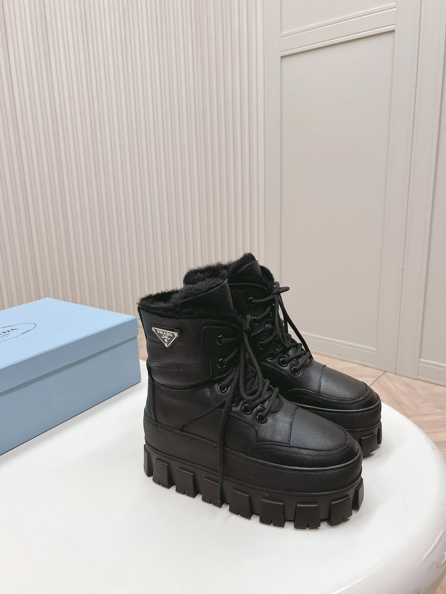 Шерстяные зимние ботинки Prada 2024 на платформе - черные