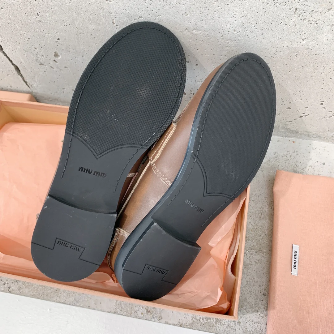 Miu Miu - Винтажные лоферы с ворсистой поверхностью и золотыми монетками