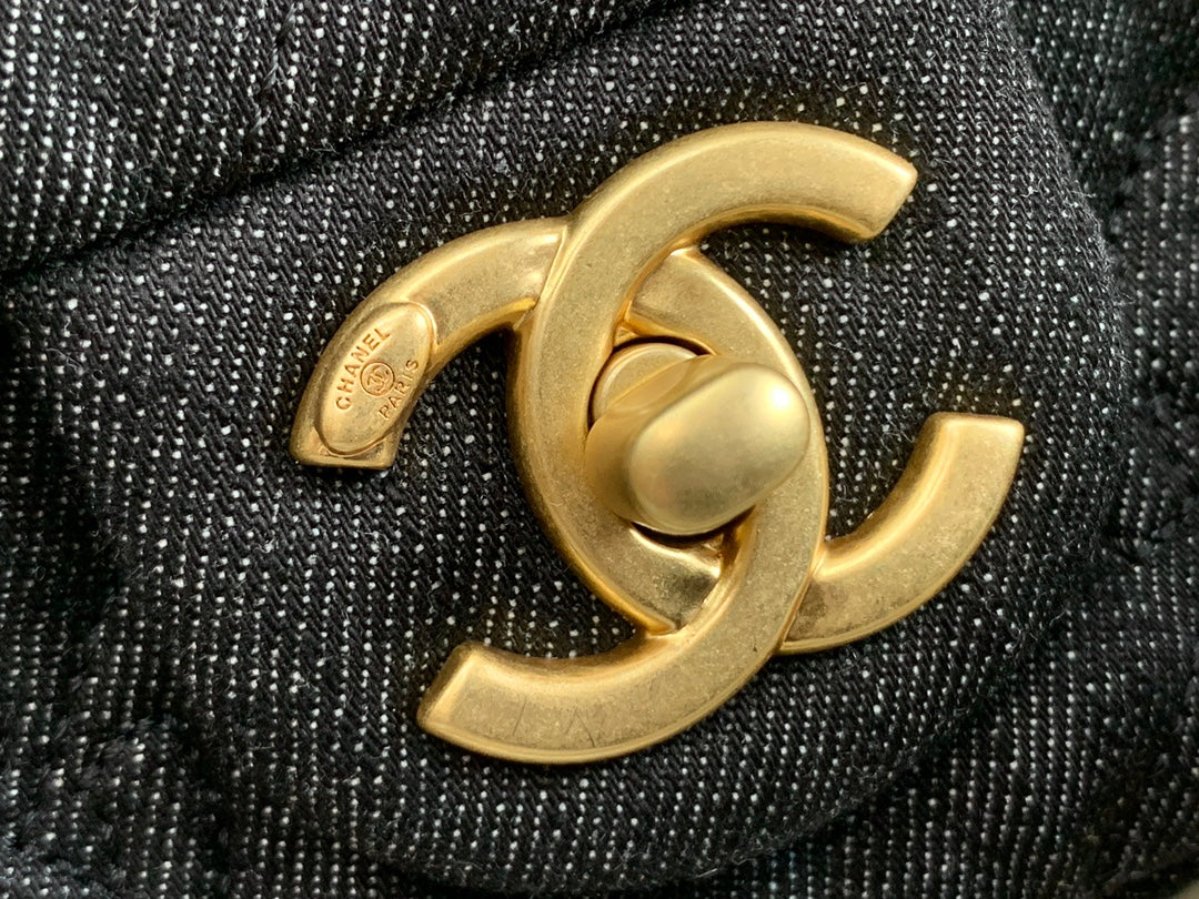Сумка Chanel CF Chunky Chain Denim Shoulder Bag 2022 года, черная, 24 см.