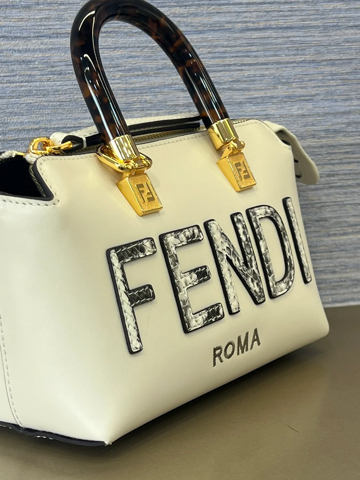 Сумка Fendi by the Way Boston - мини - белая - 1