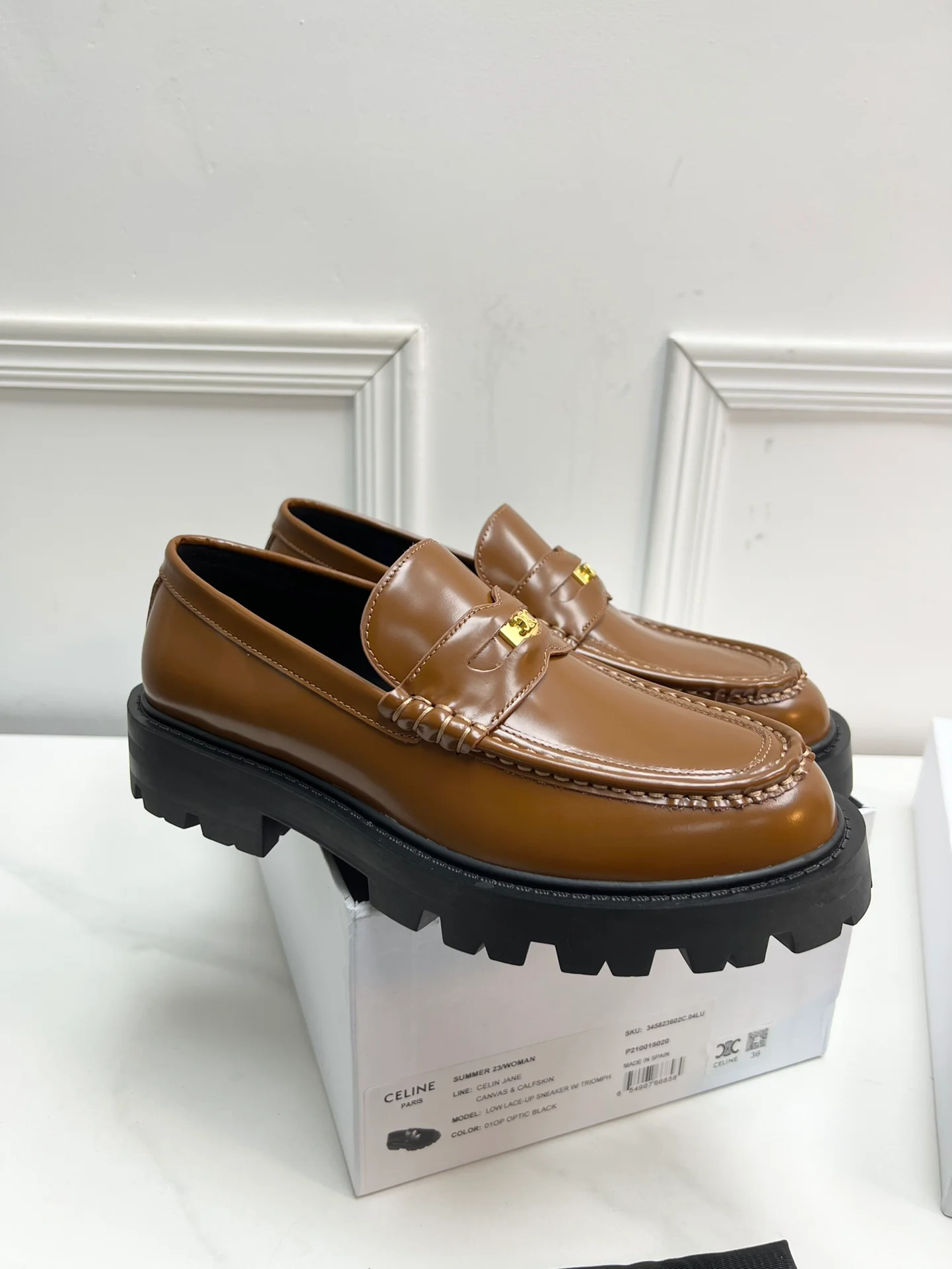 Новинка сезона весна/лето 2023 от Celine - Лоферы в стиле ретро - Коричневые