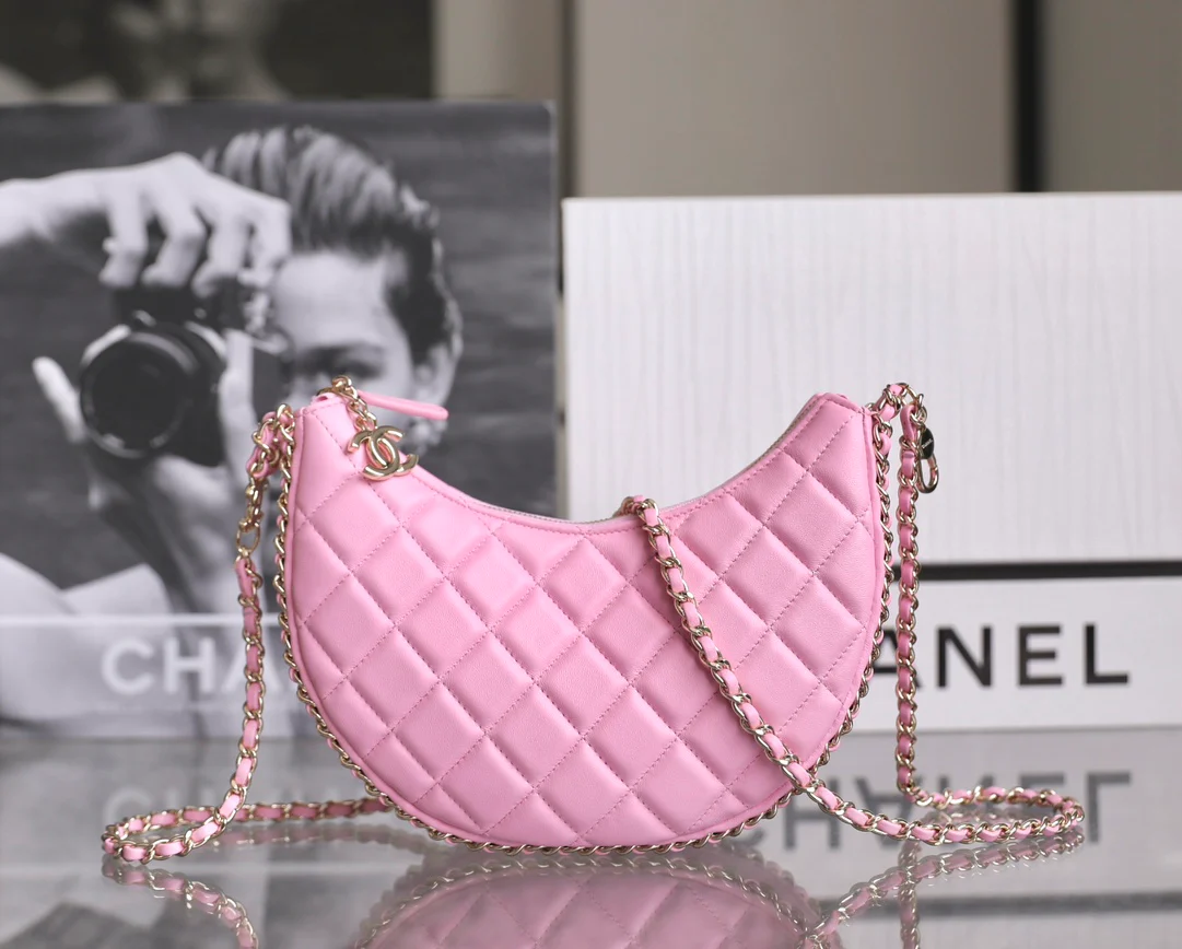 Новинка сезона весна/лето 2023 от Chanel - сумка ?Полумесяц? - маленькая - розовая