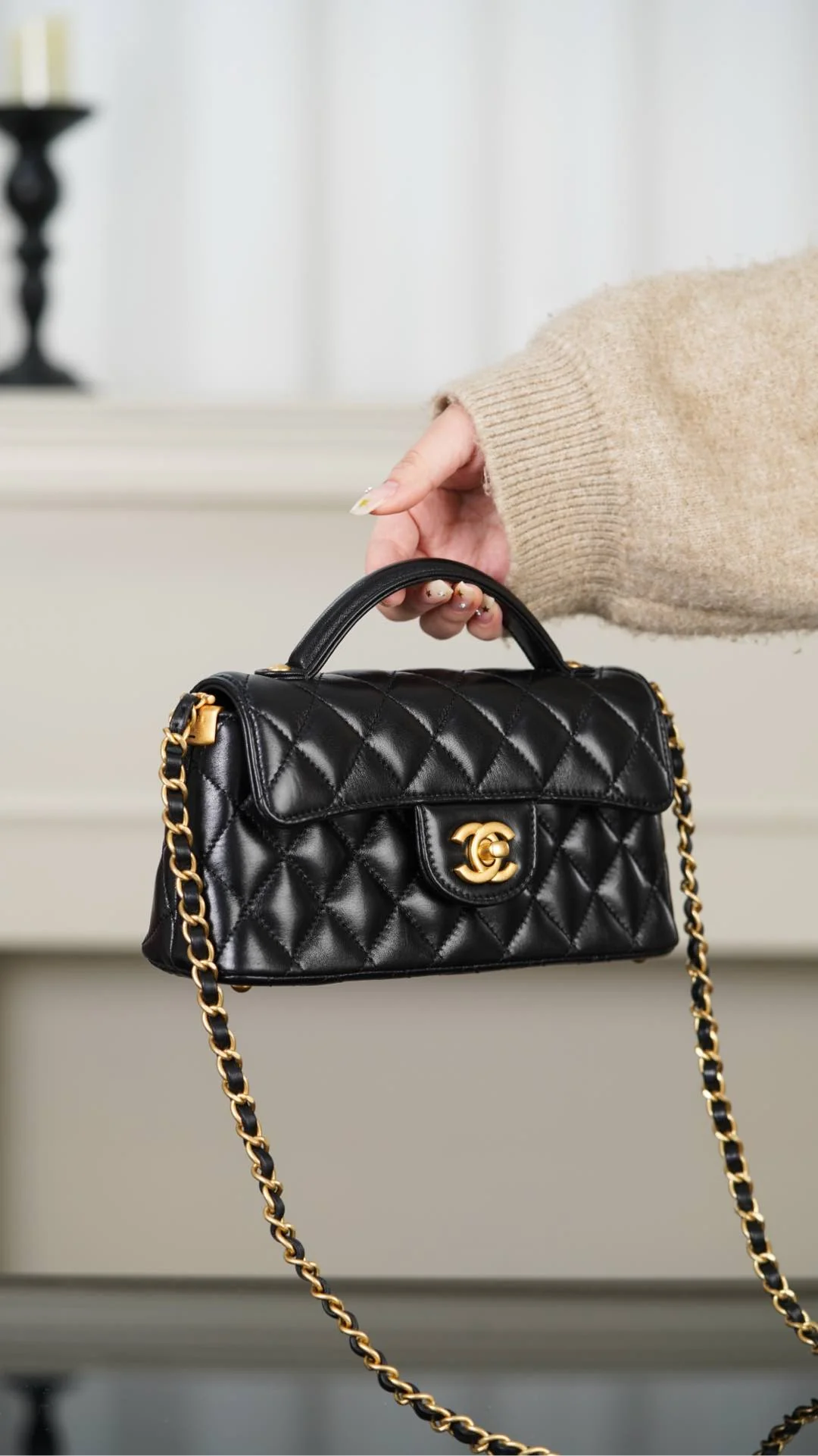 Chanel 25p - Сумка с горизонтальной ручкой и клапаном - Черно-золотая