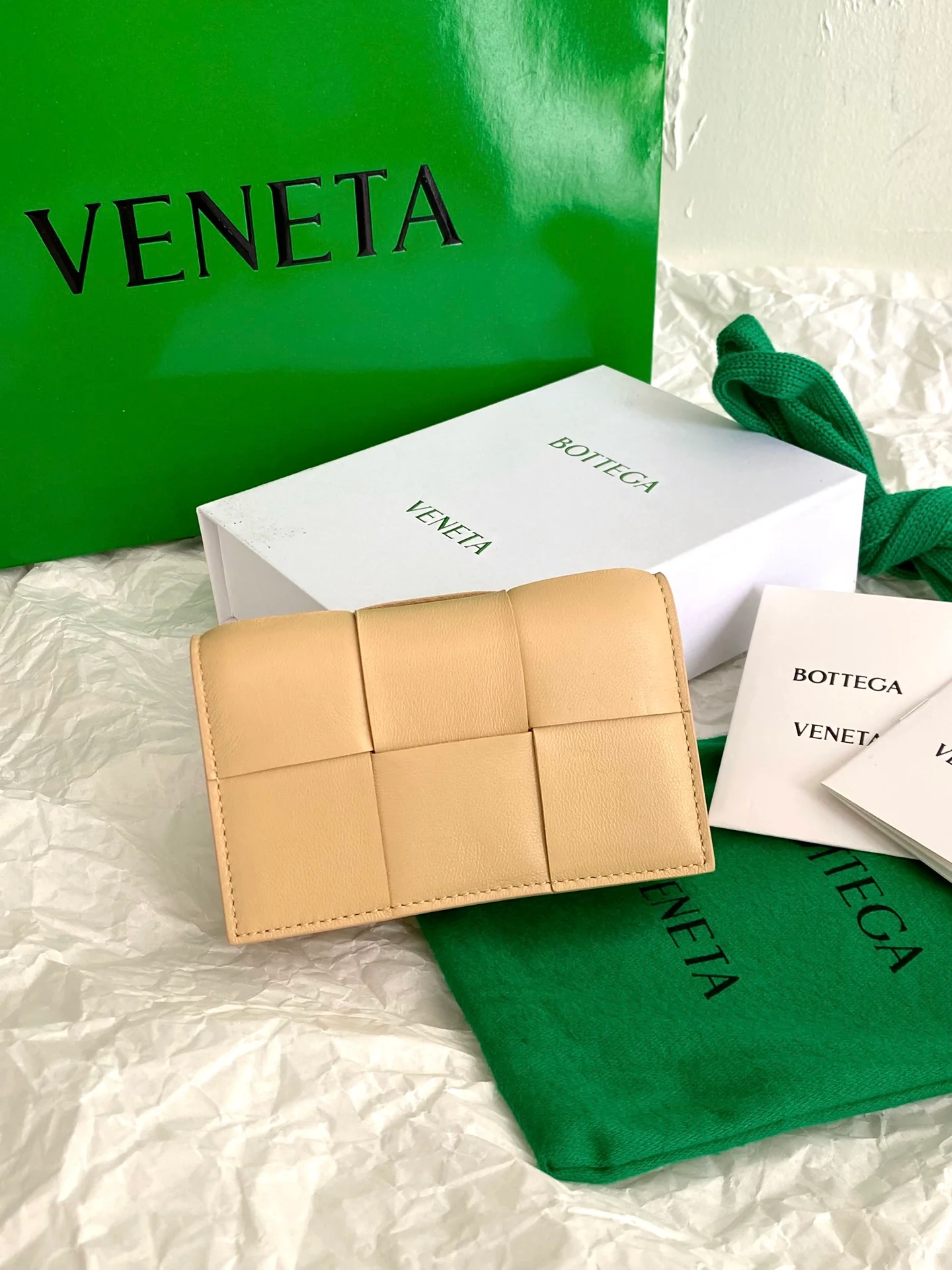 BV- 大格翻盖卡包 小羊皮 12.2×7.5×2.5cm