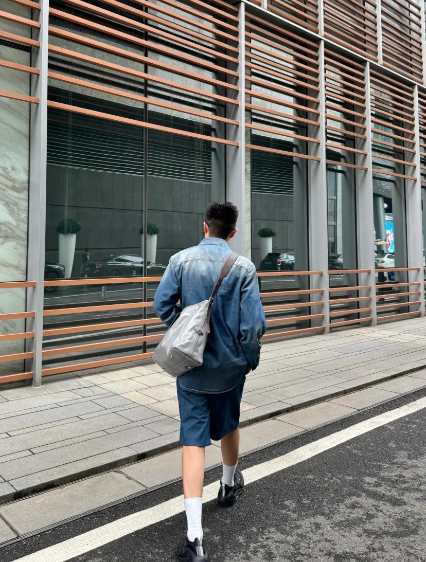 LV-m25143-carryall-vibe-mm handbag-grey