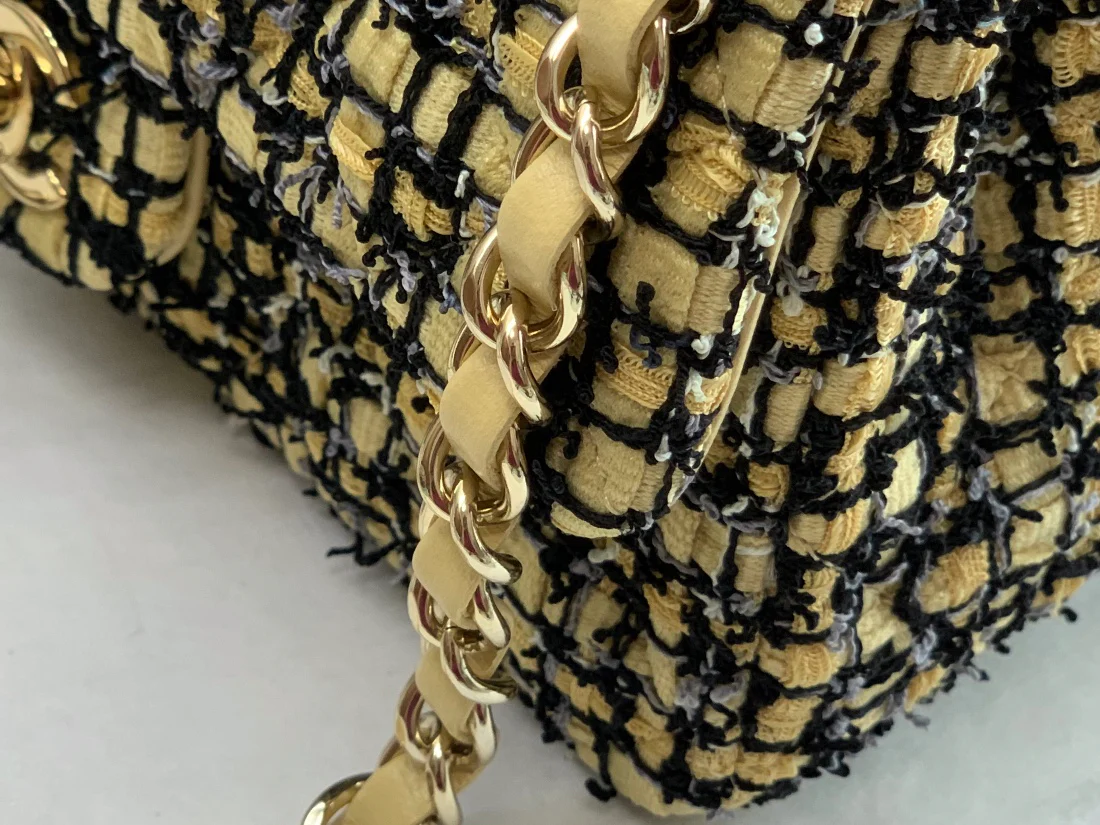 Лимитированная серия Chanel 2022 года, шерстяная сумка с клапаном - 20 см