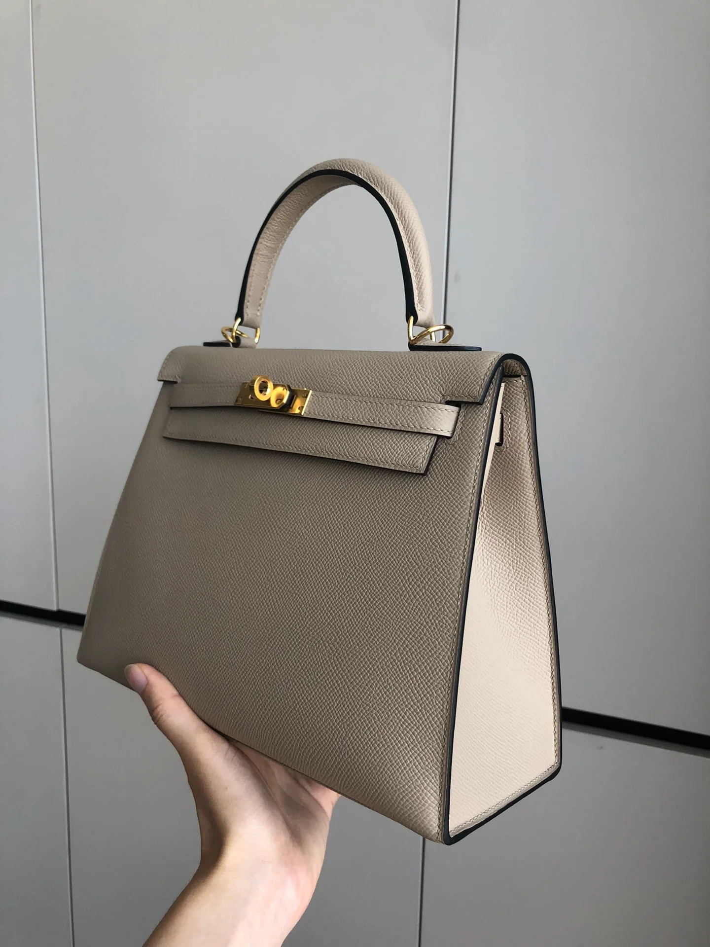 Hermes Kelly 25 Epsom Grey с золотой пряжкой