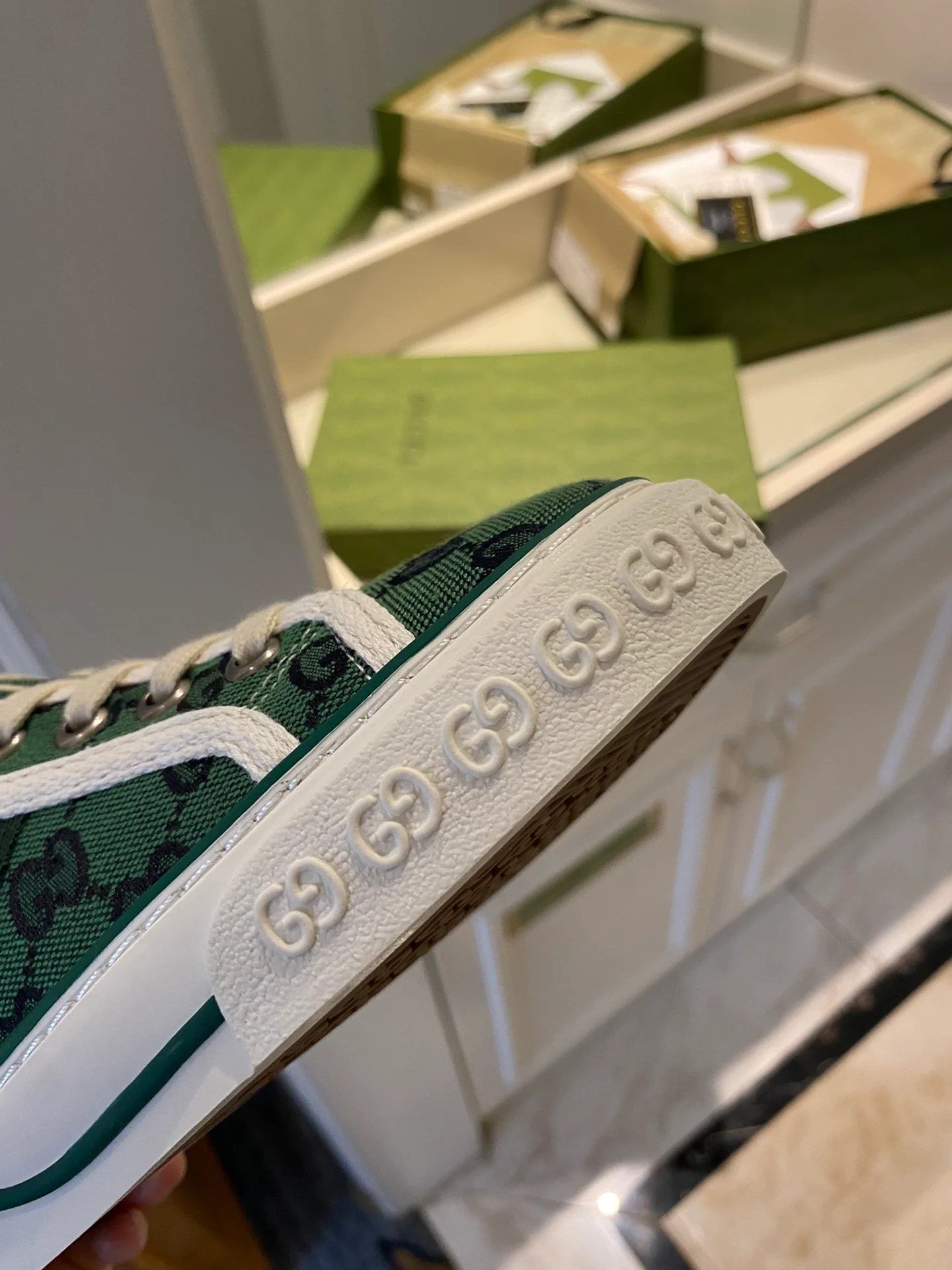 Высокие кеды Gucci с монограммой из канваса - 4