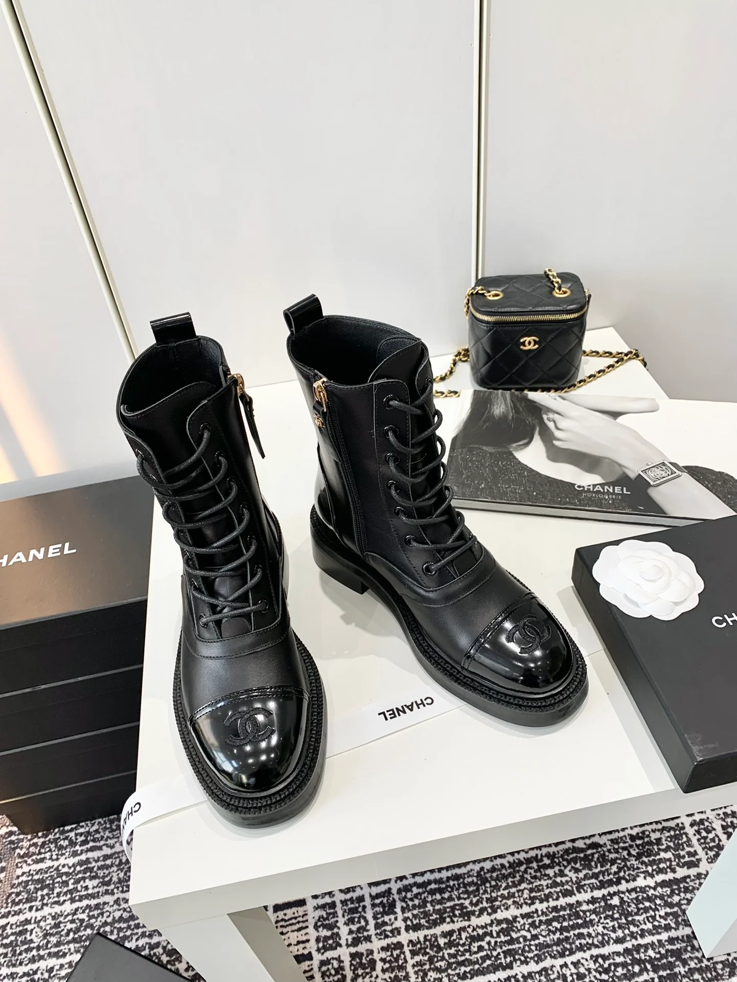 Chanel - Сапоги для верховой езды на шнуровке - Черные