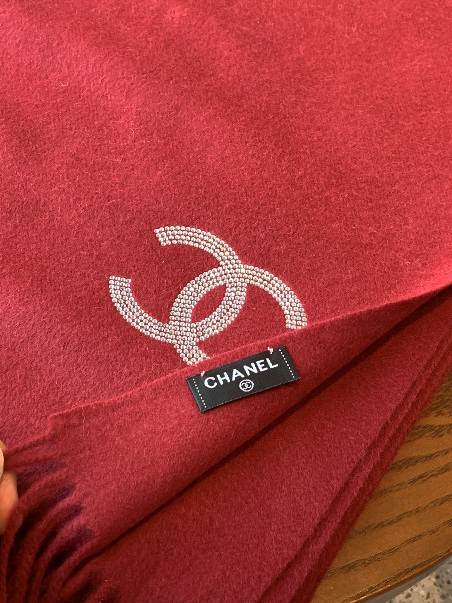 Chanel - Кашемировый шарф, украшенный бриллиантами - 180-70-102 см - Красный