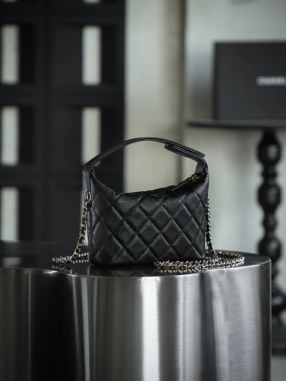 Chanel 25c - Средняя длина, телячья кожа - Сумка для ланча - Черная с золотой фурнитурой