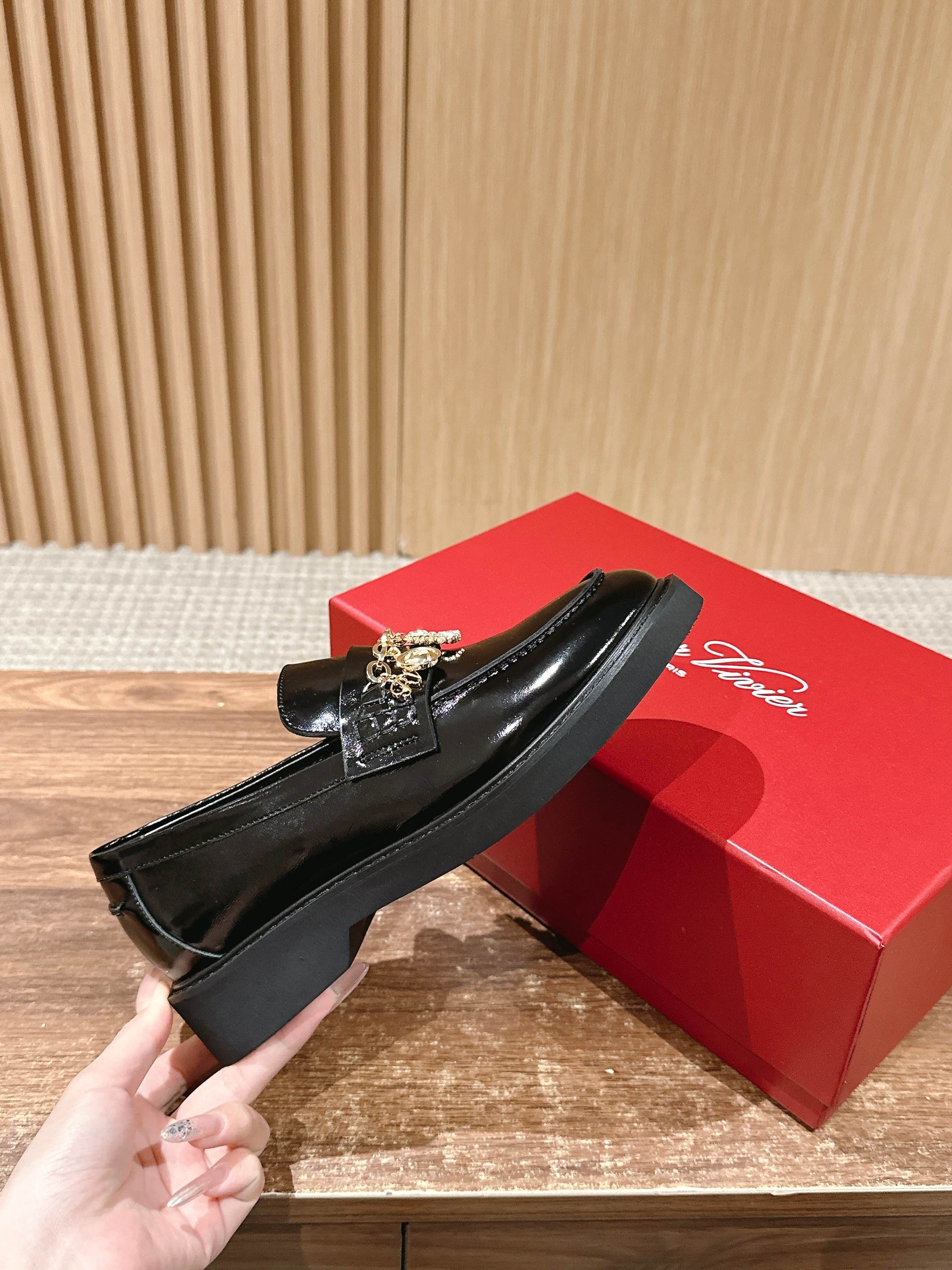 Новинка сезона весна/лето 2025 — Ботильоны на платформе.