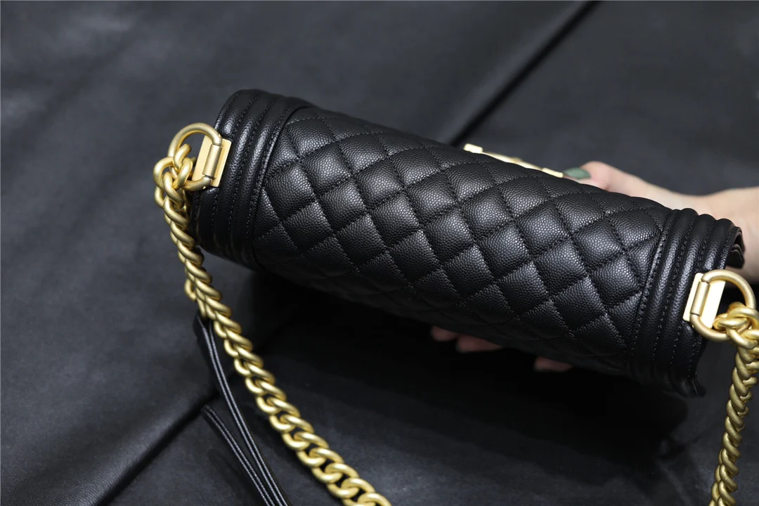 Chanel-boy-25cm-37