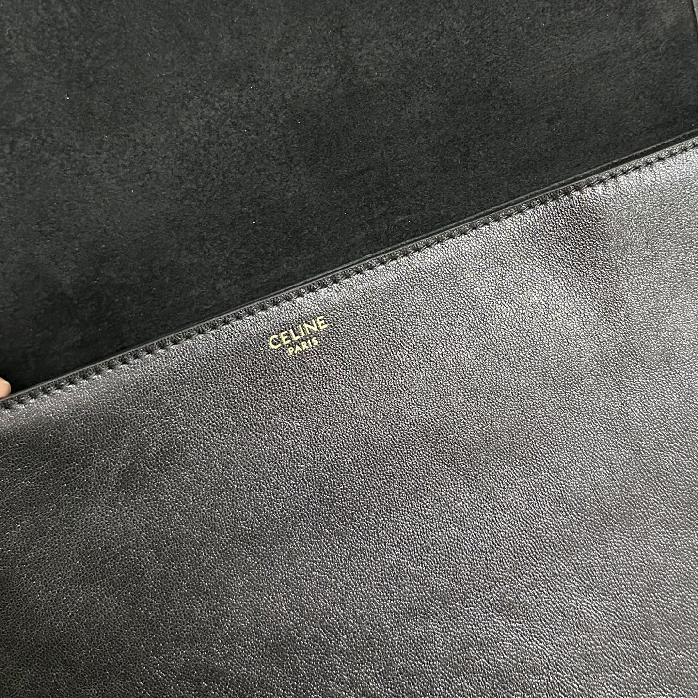 Новинка сезона весна/лето 2026 от Celine - Soft Triomphe Besace - овечья кожа - черный