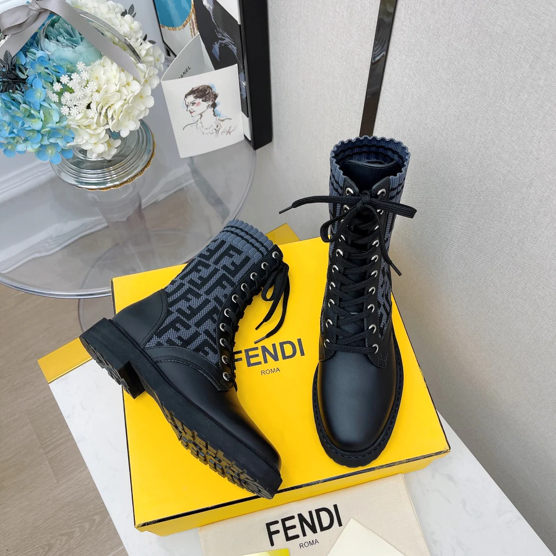 Новинка сезона осень/зима 2022 от Fendi - Ботинки Martin - 1