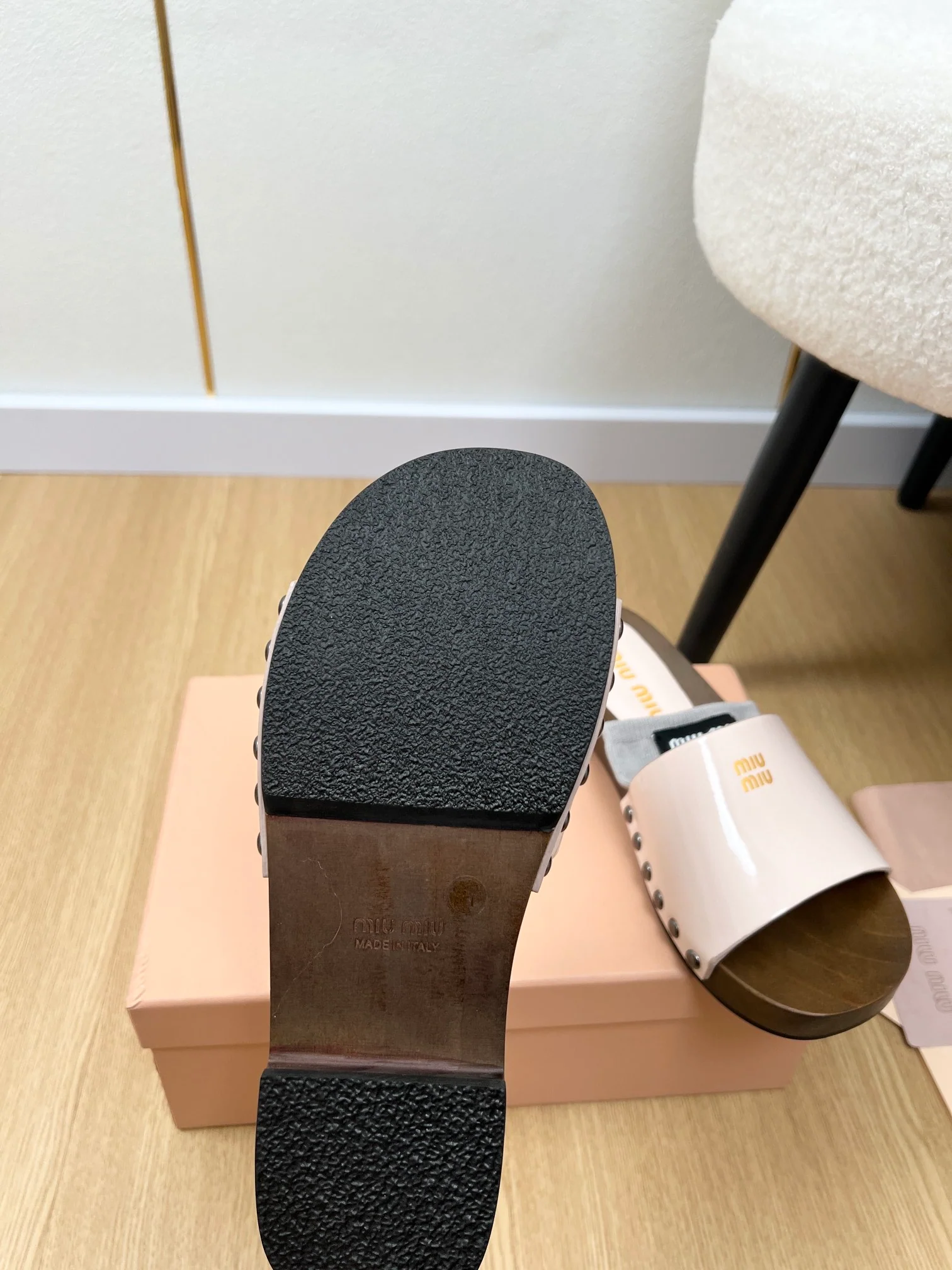 Деревянные тапочки Miu Miu 2024 - белые