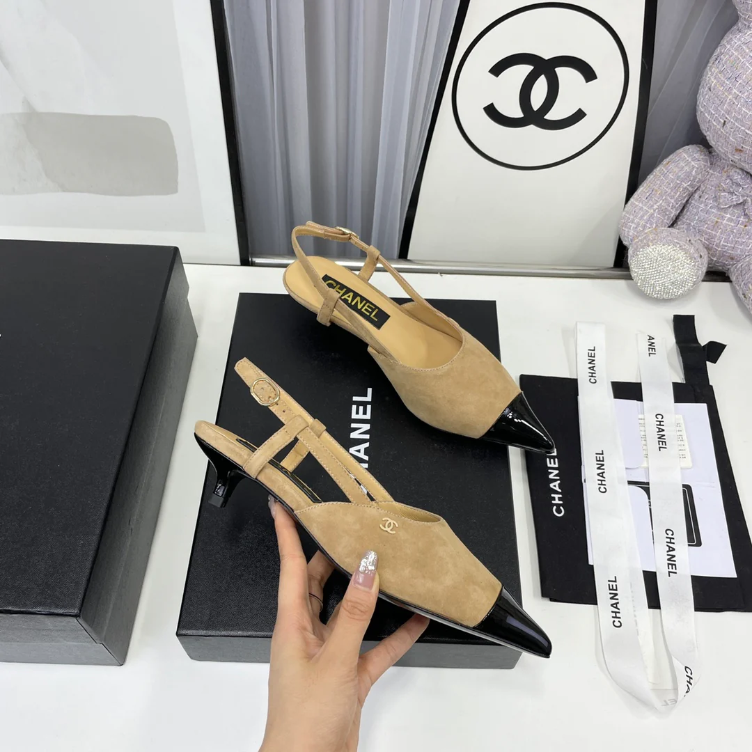 Туфли Chanel с острым носком и низким каблуком — настоятельно рекомендуются на Xiaohongshu.