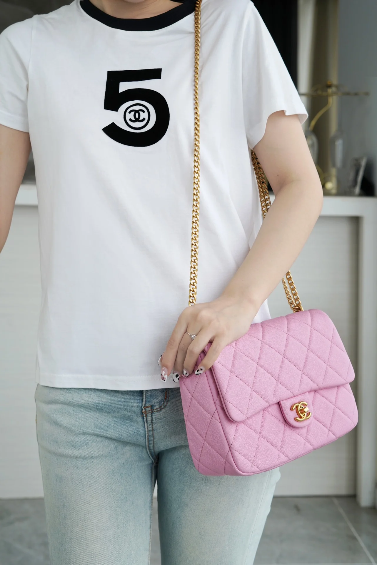 Новинка сезона весна/лето 2023 от Chanel - Сумка на цепочке в форме сердца - CF Bag - Светло-розовая - 24 см