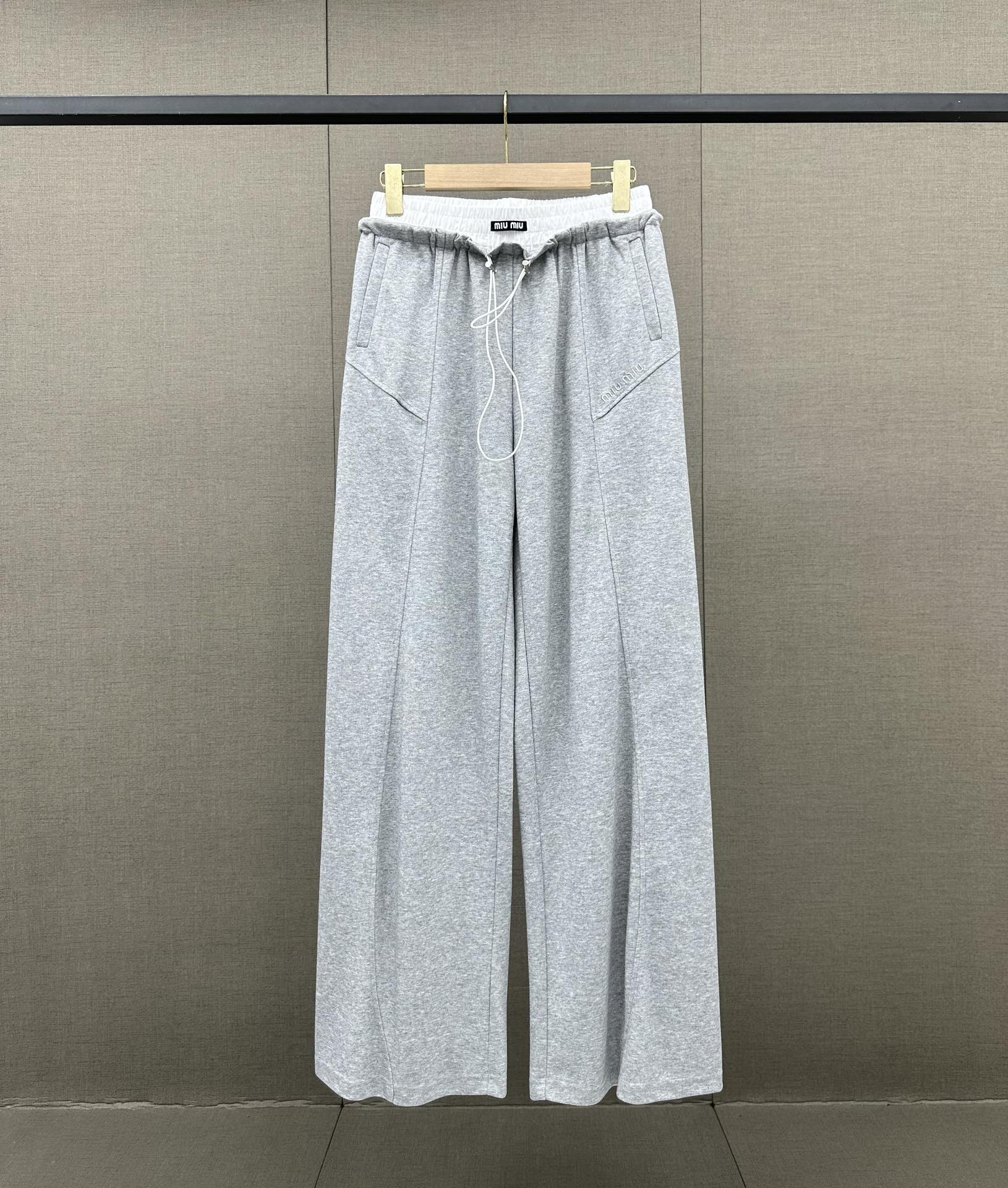 Miu Miu 2404 - Брюки с широкими штанинами и завязками в форме цветочного бутона - Серые