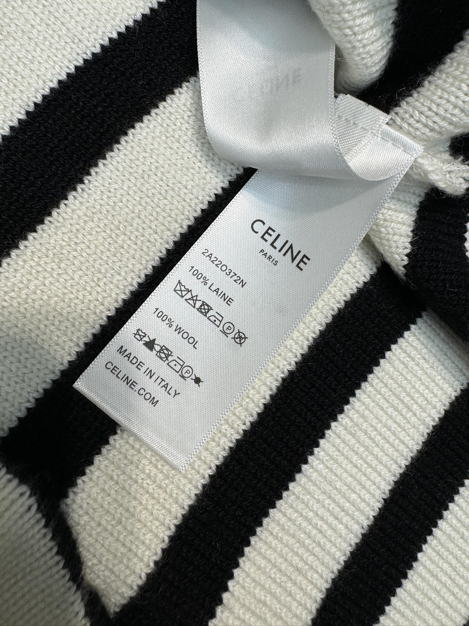 Вязаное платье-жилет Celine-2404 с кружевной отделкой и полосатым узором в стиле колор-блок.