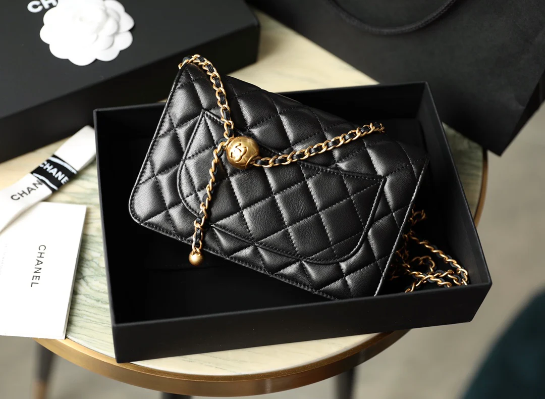 Chanel - Gold Ball WOC - Овечья кожа - Черный