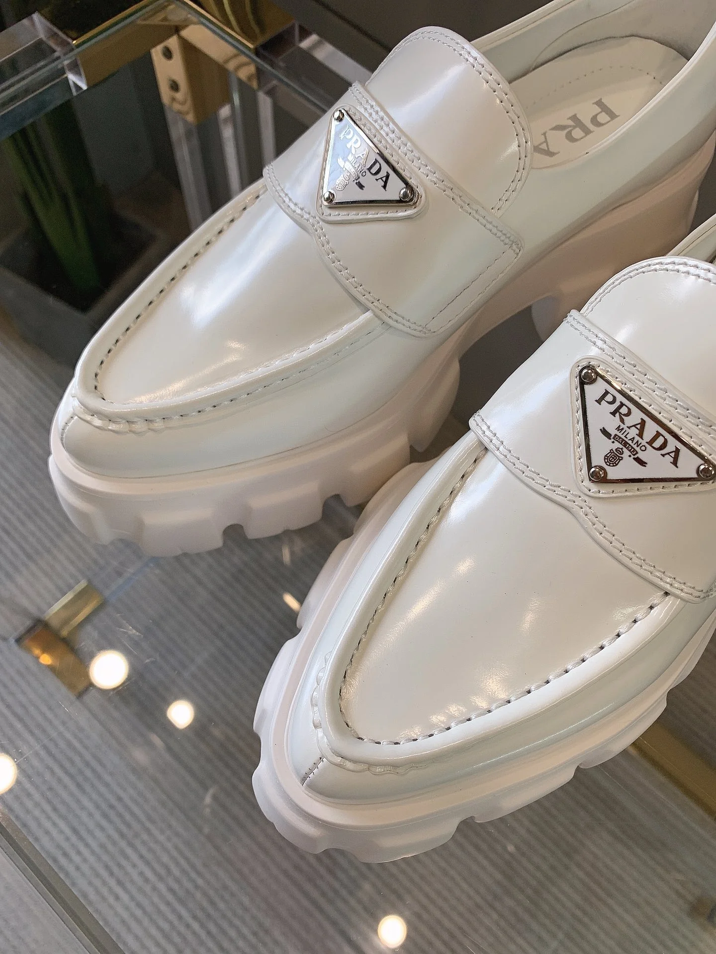 Лоферы на платформе Prada