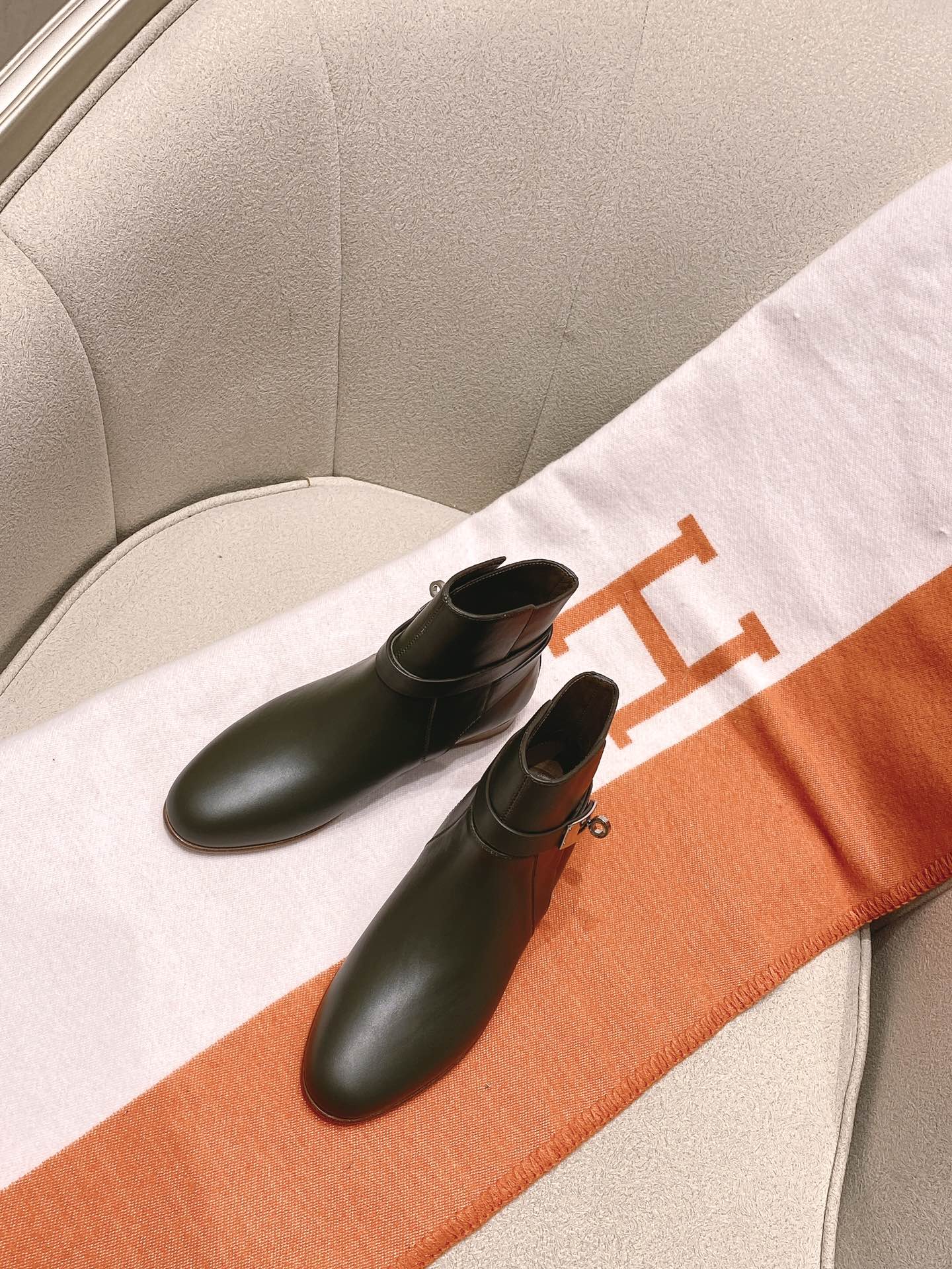 Ботильоны Hermes Kelly Buckle Collection - темно-зеленые