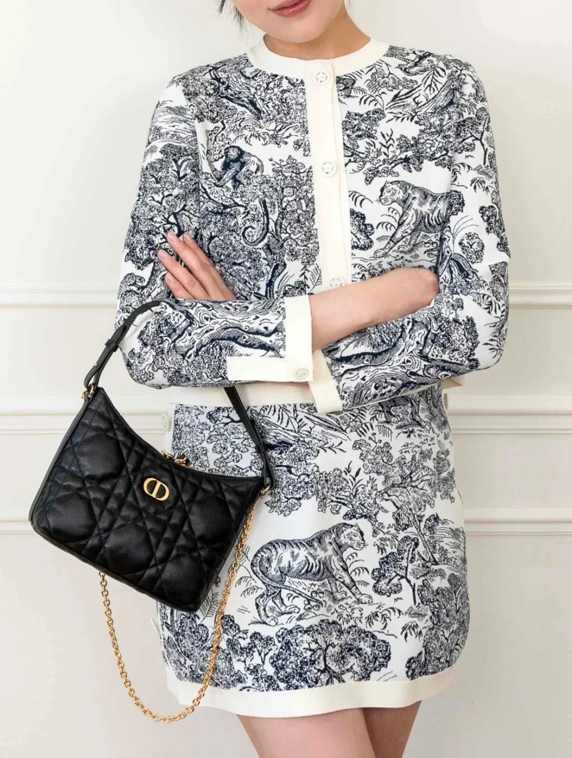 Мини-сумочка Dior Montaigne 30 Chain Bag, черная.