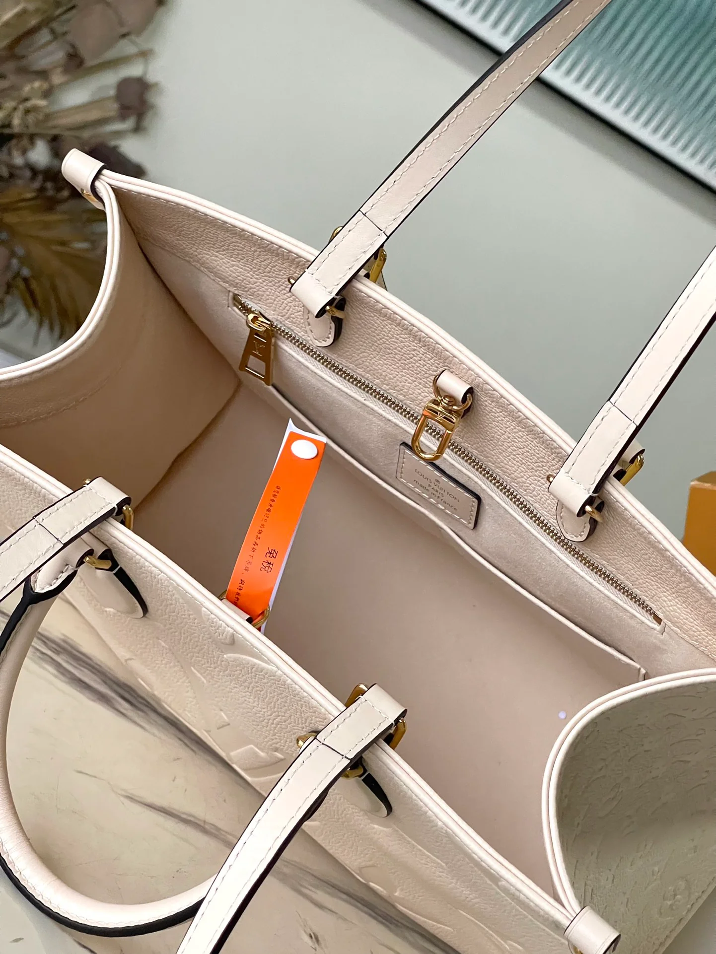 m46531-LV-onthego-mm-off-white