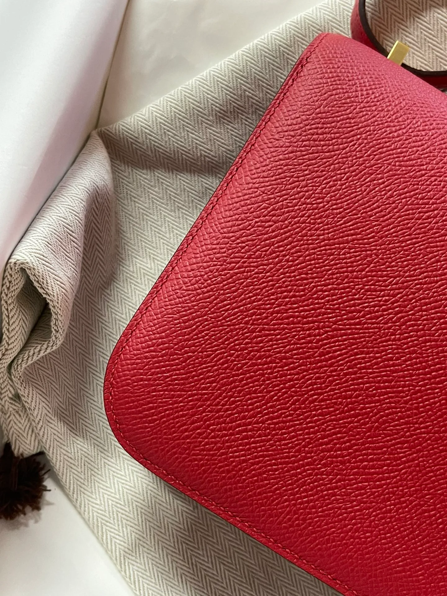 Hermes Constance 19 Миниатюрный флаг Эпсом, красная золотая пряжка