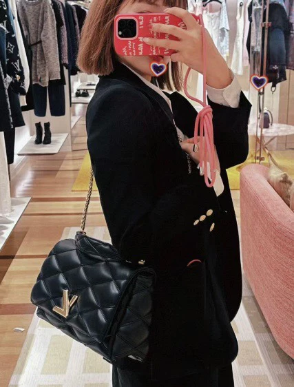 m22890LV - Стеганая сумка на цепочке - Большая, черная