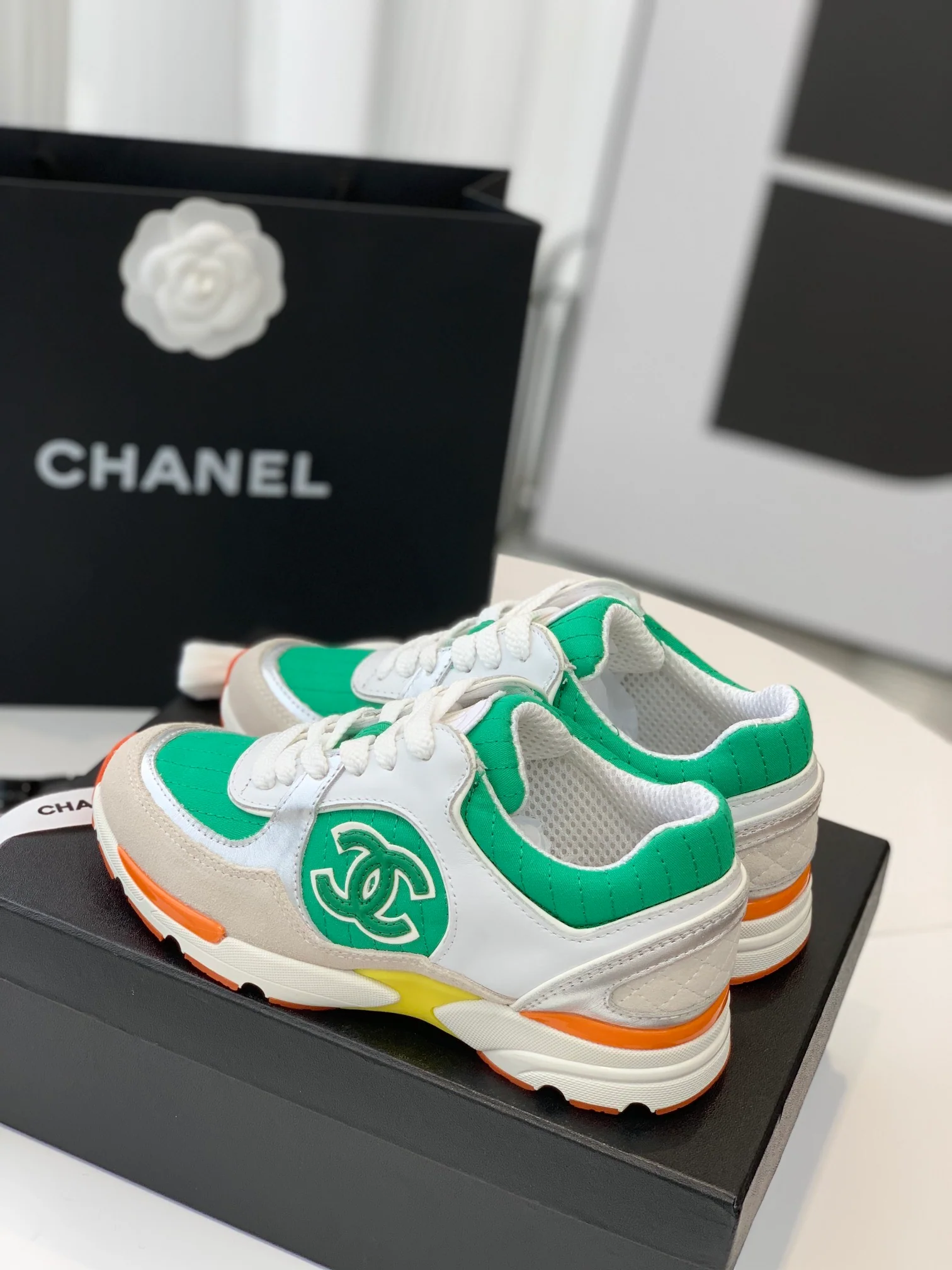 Новые двухцветные кроссовки Chanel 22a с двойным слоем ткани — размеры 35-40.