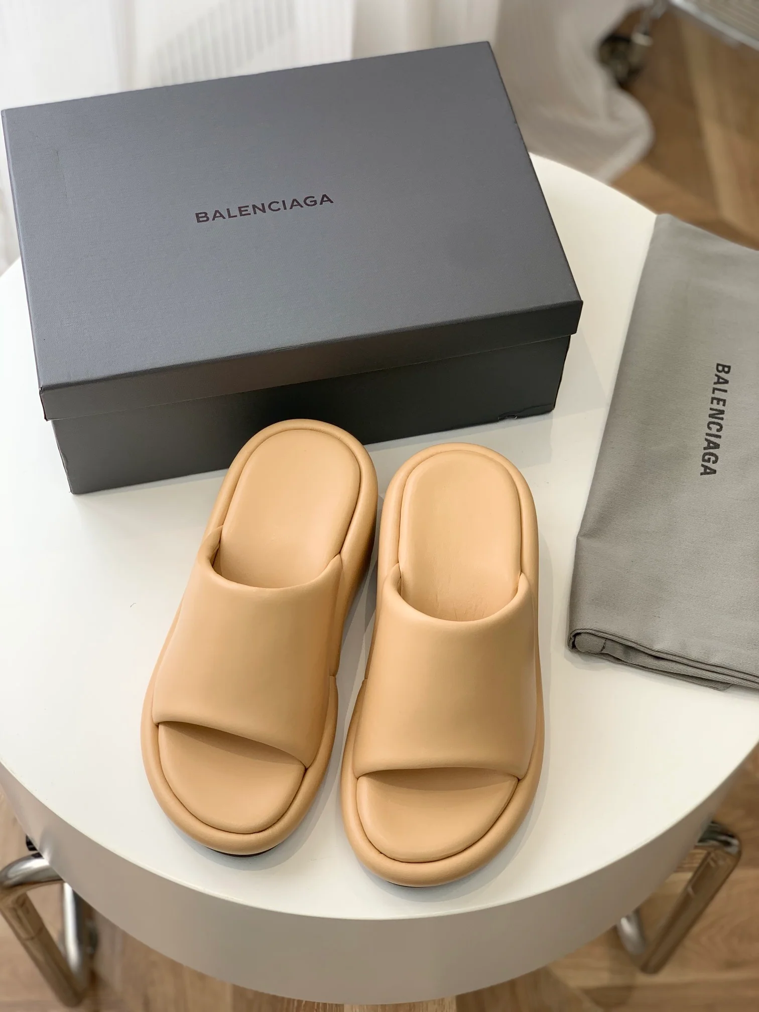 Balenciaga Весна/Лето 2023 - Сандалии на платформе - Абрикосовый цвет