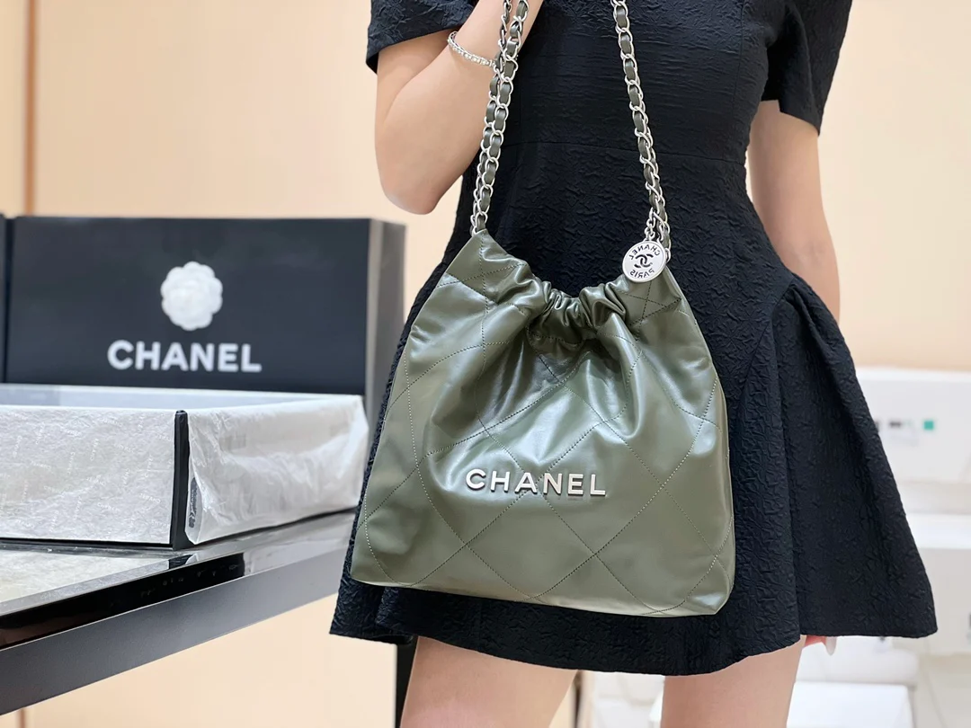 Сумка Chanel 22, маленький размер, цвет хаки, в таком виде, как на фото.