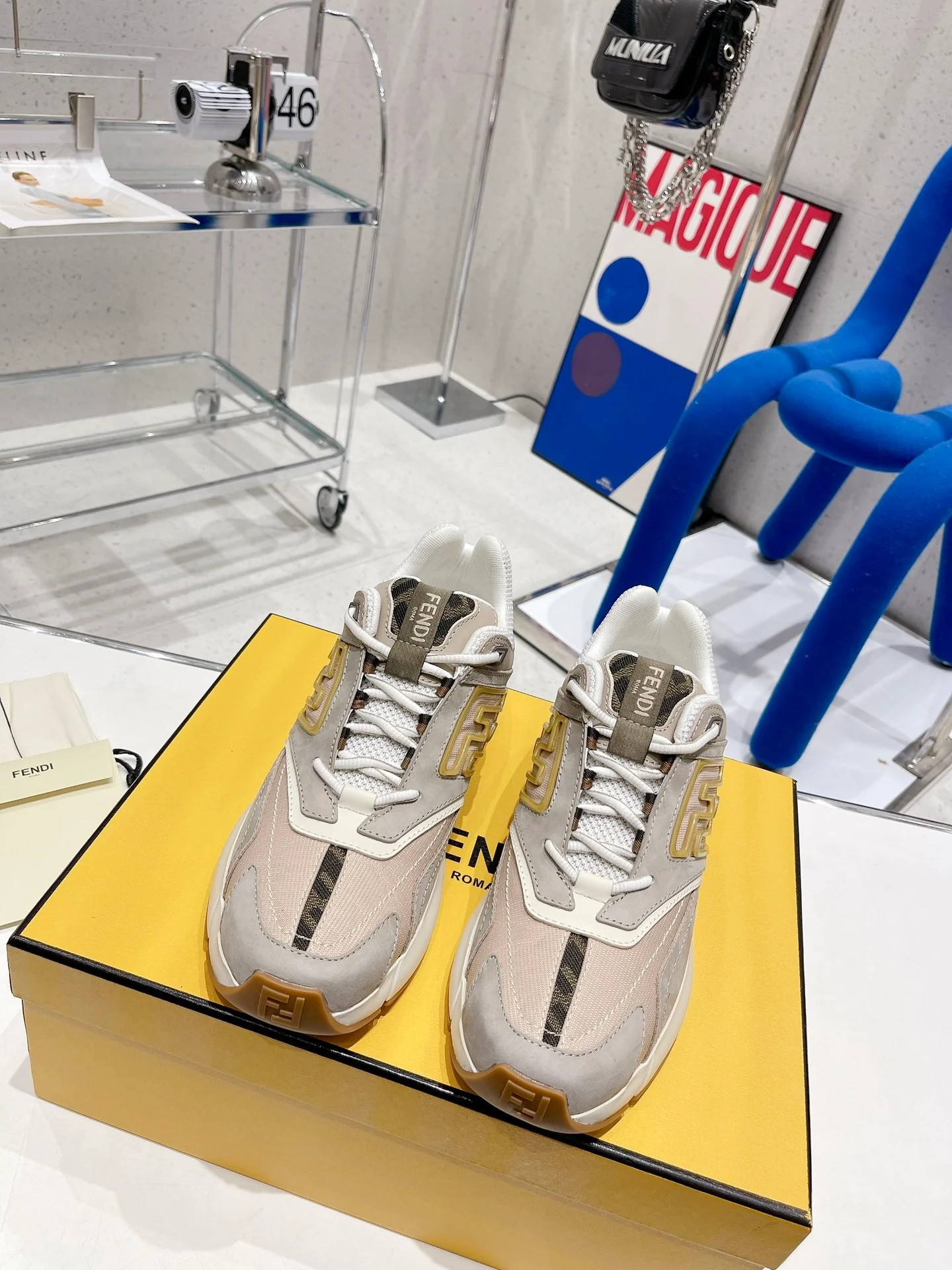 Fendi - Новинки сезона осень/зима 2022 - Ретро кроссовки - Массивная обувь - Парный стиль - 1