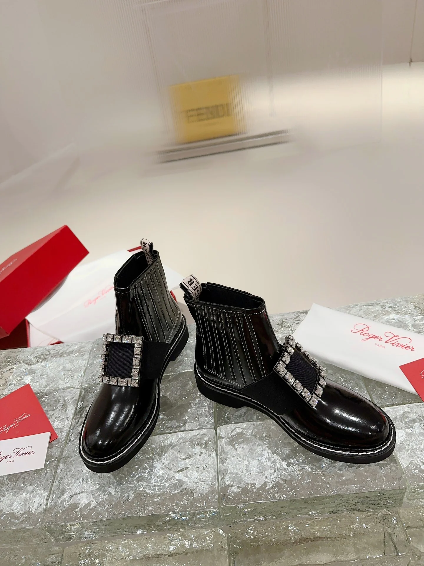 Ботильоны с квадратным носком и пряжкой - 2024 - Ботильоны с металлической пряжкой - Черные - 1