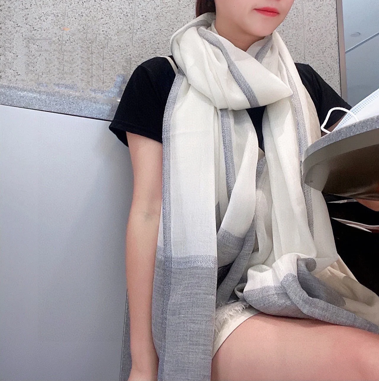 Кашемировый шарф Burberry с пайетками, пряжа - 100-200 см - бежевый/серый