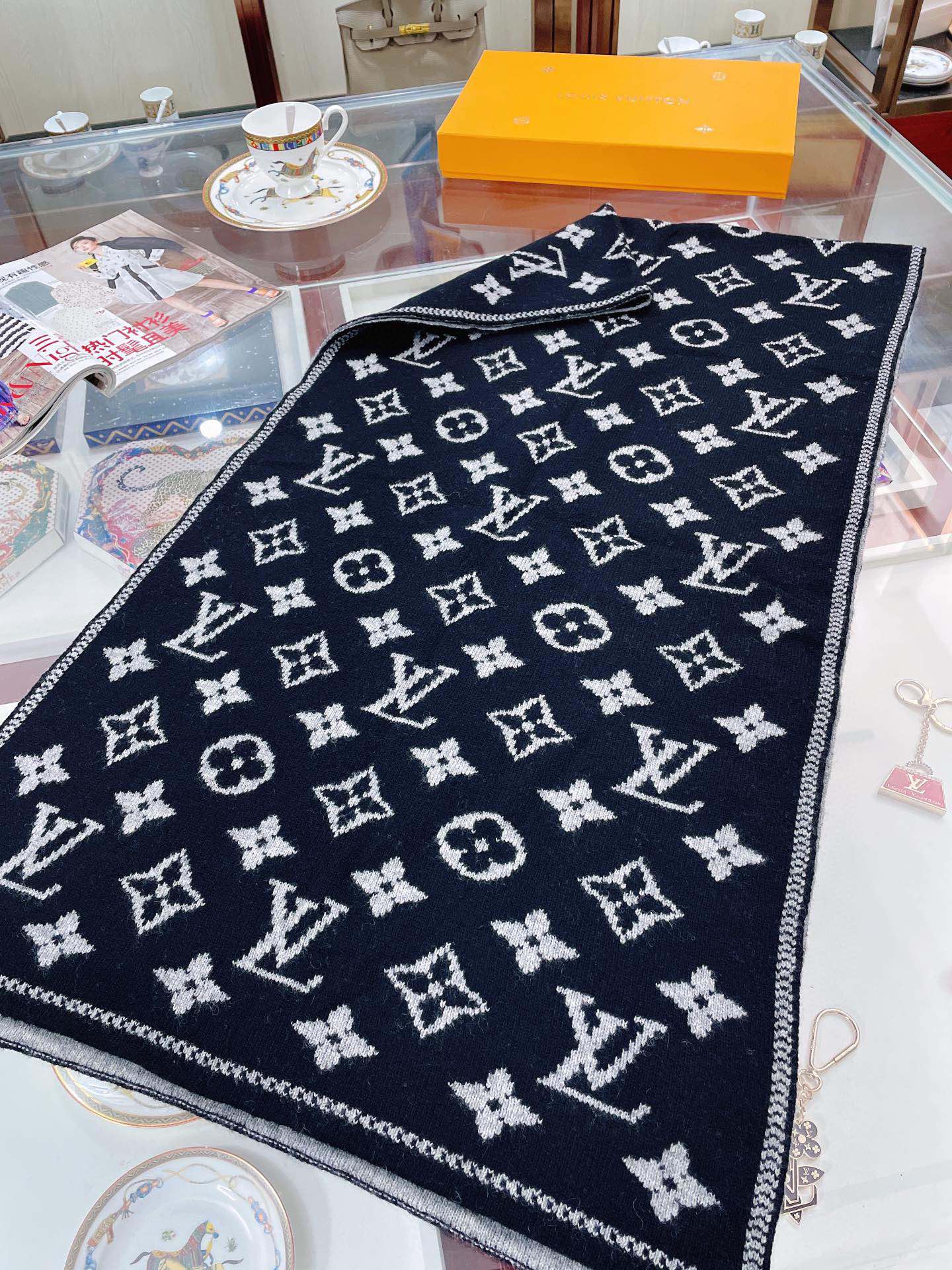 Вязаный кашемировый шарф LV