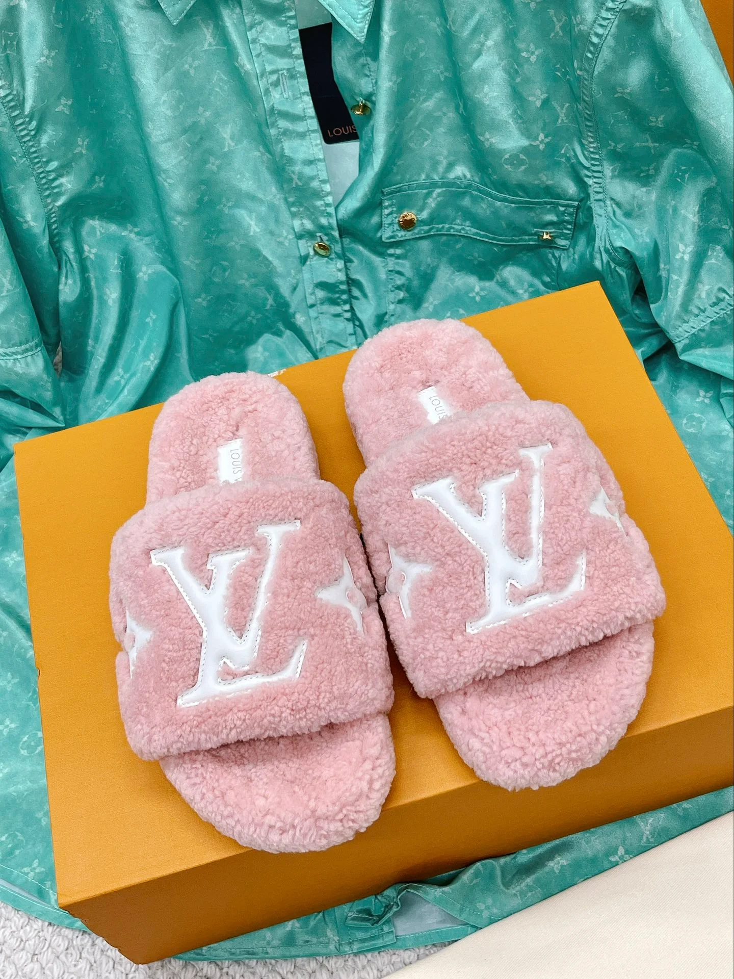 Меховые тапочки LV Paseo Comfort Series 