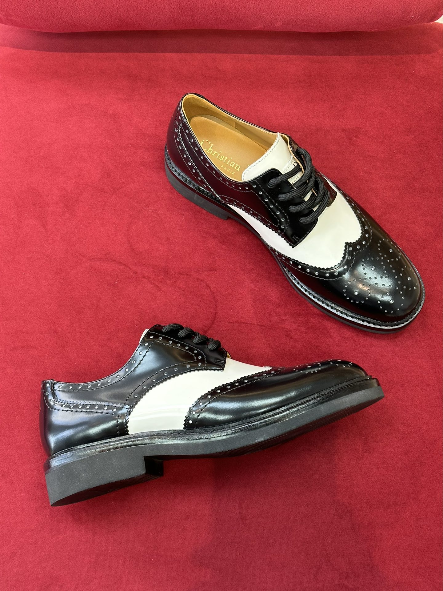 Новинка весны 2023 года от Dior — классические туфли-дерби.