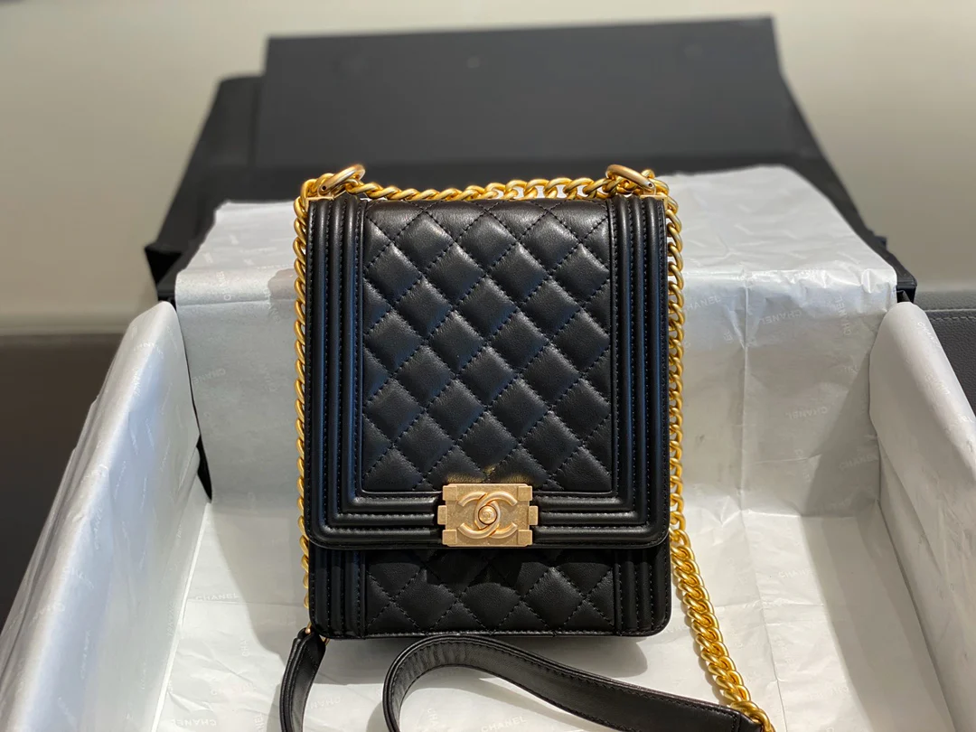 Chanel-boy-19-16-5cm